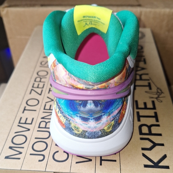 Nike Kyrie 8 GO (GS) Light Bone with yellow strike.  NWB in a youth size 5.5, 6 - Picture 4 of 10